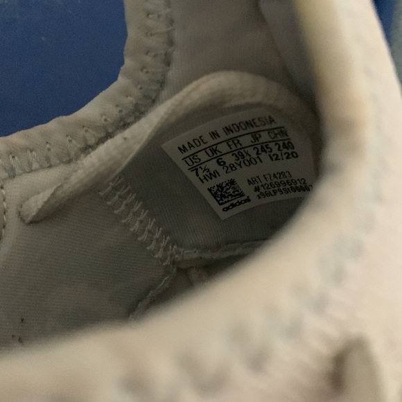 Shoes - Picture 5 of 6